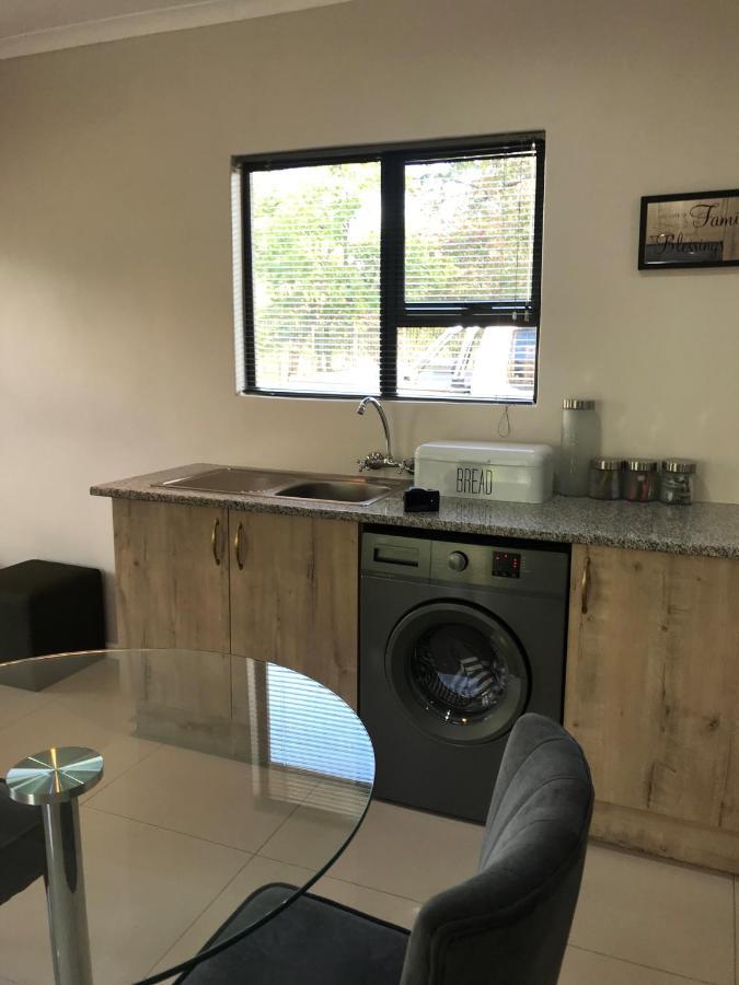 Pafuri Gate Guesthouse Mabalingwe Game Reserve Екстериор снимка